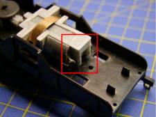 mise en place du nouveau moteur, restent à souder les fils d'alimentation (documentation HoBTM)