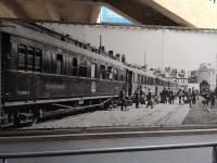 un train-paquebot à Cherbourg vers 1910, avec une voiture-restaurant en teck de la CIWL pratiquement identique (sous-série 2420-2439)