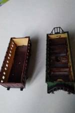 voiture de banlieue à impériale Ouest-État à droite, voiture en cours de modification à gauche voiture de banlieue à impériale Ouest-État à droite, voiture en cours de modification à gauche