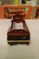 ajustement de la paroi Jouef (récupérée) dans l'extrémité découpée de la caisse du wagon Märklin ajustement de la paroi Jouef (récupérée) dans l'extrémité découpée de la caisse du wagon Märklin