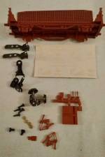 les éléments du kit (les attelages à boucle RMA, en haut à gauche sur la photo, seront remplacés par des attelages YD Models + Märklin) les éléments du kit (les attelages à boucle RMA, en haut à gauche sur la photo, seront remplacés par des attelages YD Models + Märklin)