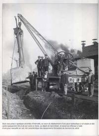 déplacement d'une grue hydraulique au dépôt de St Dizier au début du siècle déplacement d'une grue hydraulique au dépôt de St Dizier au début du siècle