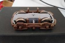 les flancs de bogies récupérés viennent "habiller" les bogies plus récents les flancs de bogies récupérés viennent "habiller" les bogies plus récents