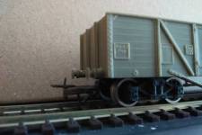 premier essai d'adaptation des bogies Jouef : attelages proéminents et la caisse est trop basse premier essai d'adaptation des bogies Jouef : attelages proéminents et la caisse est trop basse