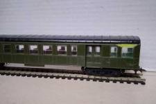 état très dégradé de la caisse, marchepieds, aérateurs et tampons absents état très dégradé de la caisse, marchepieds, aérateurs et tampons absents