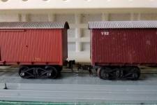 comparaison entre attelages, d'origine porté par bogie, à droite et porté par la caisse, à gauche comparaison entre attelages, d'origine porté par bogie, à droite et porté par la caisse, à gauche