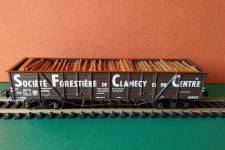 chargement de bois de coupe (rondins) chargement de bois de coupe (rondins)