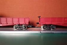 attelage porté par le bogie à gauche, fixé au châssis à droite attelage porté par le bogie à gauche, fixé au châssis à droite