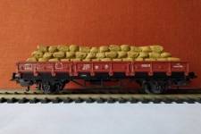 avec chargement de sacs empilés avec chargement de sacs empilés