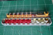 côte à côte, l'aménagement intérieur Modélisme-Collections de la voiture Jouef, l'aménagement projeté pour la voiture HOrnby-acHO côte à côte, l'aménagement intérieur Modélisme-Collections de la voiture Jouef, l'aménagement projeté pour la voiture HOrnby-acHO