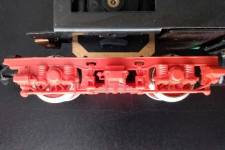 photo du bogie de la E.11/211 Piko, à comparer au schéma 3D réalisé par JEan-Pierre PENNATI photo du bogie de la E.11/211 Piko, à comparer au schéma 3D réalisé par JEan-Pierre PENNATI