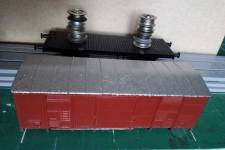 lestage du châssis du premier wagon et peinture du toit lestage du châssis du premier wagon et peinture du toit