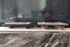 châssis Rivarossi à gauche, châssis Piko à droite châssis Rivarossi à gauche, châssis Piko à droite