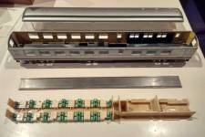 les différents éléments prêts à être assemblés les différents éléments prêts à être assemblés