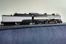 la locomotive et son nouveau tender, repeint mais non encore décoré la locomotive et son nouveau tender, repeint mais non encore décoré