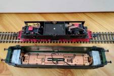 châssis Piko, les connexions électriques sont reportées au niveau d'un circuit imprimé disposé sous le toit châssis Piko, les connexions électriques sont reportées au niveau d'un circuit imprimé disposé sous le toit