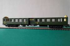 châssis reconstitué, les soufflets et les tampons ont été mis en place - ne manquent plus que les rambardes au niveau des portes d'accès châssis reconstitué, les soufflets et les tampons ont été mis en place - ne manquent plus que les rambardes au niveau des portes d'accès