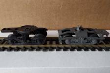 côte à côte, bogies Y20 RMA (à gauche) et HOrnby acHO (à droite) côte à côte, bogies Y20 RMA (à gauche) et HOrnby acHO (à droite)