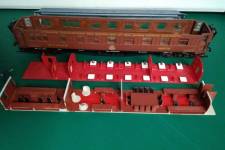 aménagement intérieur monté et peint à côté de celui d'origine aménagement intérieur monté et peint à côté de celui d'origine