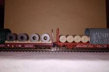 côte à côte, les deux wagons débâches, le Jouef et l'Electrotren côte à côte, les deux wagons débâches, le Jouef et l'Electrotren