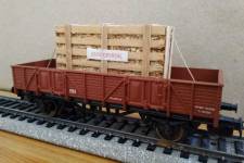 réf. 1107 à l'origine, chargé d'une caisse réf. 1107 à l'origine, chargé d'une caisse