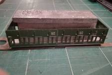 assemblage par collage des deux demi-caisses assemblage par collage des deux demi-caisses