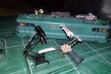 comparaison des (nouveaux) pantographes Sommerfeldt, type AM14, à gauche, et des (anciens) Lima, à droite comparaison des (nouveaux) pantographes Sommerfeldt, type AM14, à gauche, et des (anciens) Lima, à droite