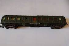 une caisse et des bogies intacts quoique dans un état passable une caisse et des bogies intacts quoique dans un état passable